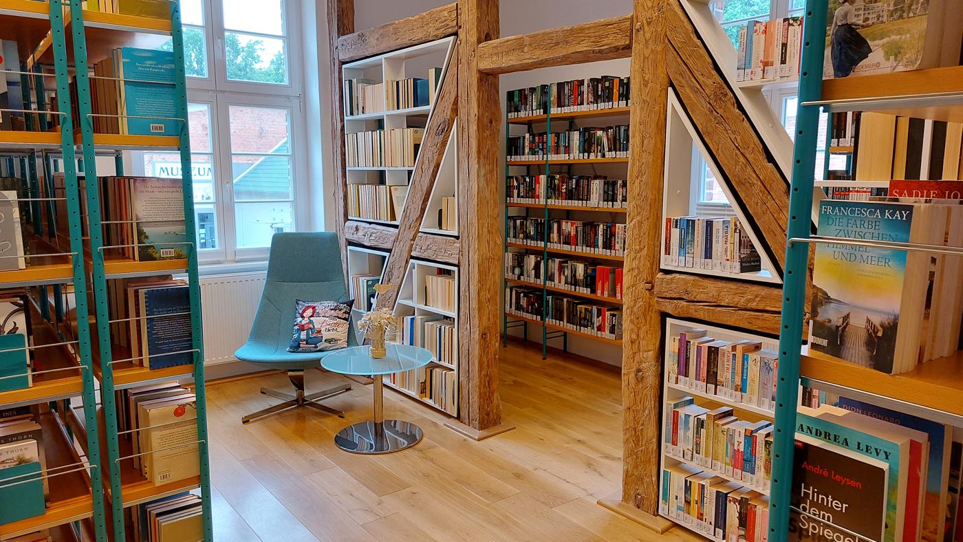Blick in die Bibliothel Plau am See